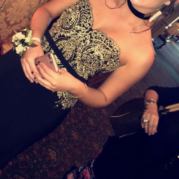 Catchet Dresses & Skirts - Catchet gold fitted prom dress.